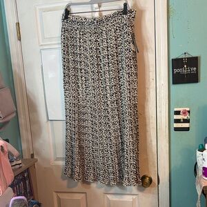 Elegant Black and White Women's Skirt Size XXL